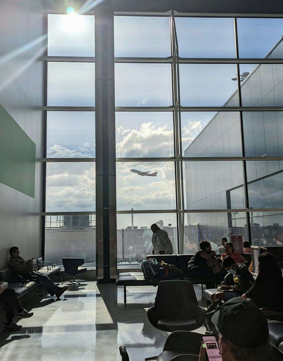 Auch die Zeit am Flughafen gehört in den Vergleich.