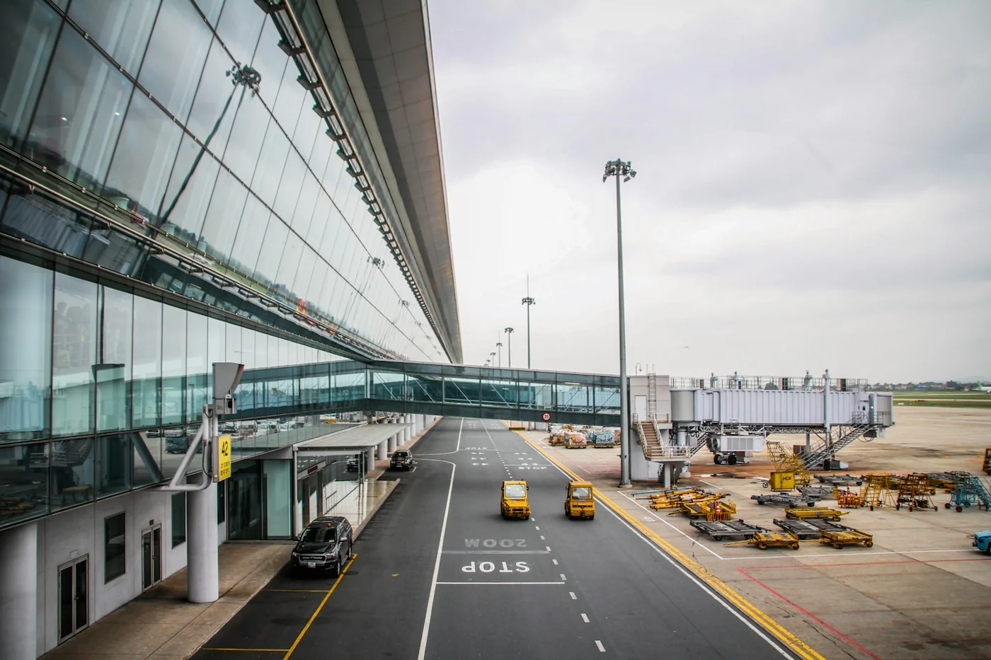 Anfahrt zum Terminal und Transfers gehören zur gesamten Reise.